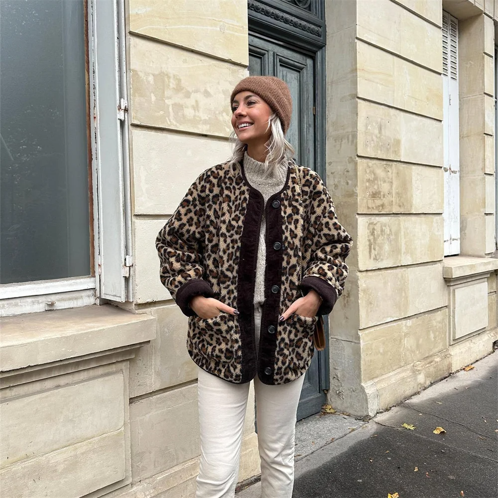 Kardigan W Panterkę – Stylowy Sweter Z Okrągłym Dekoltem