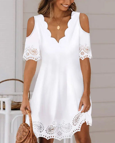 Stylowa Sukienka Mini Cold Shoulder Z Dekoltem W Serek | Nowoczesny Design