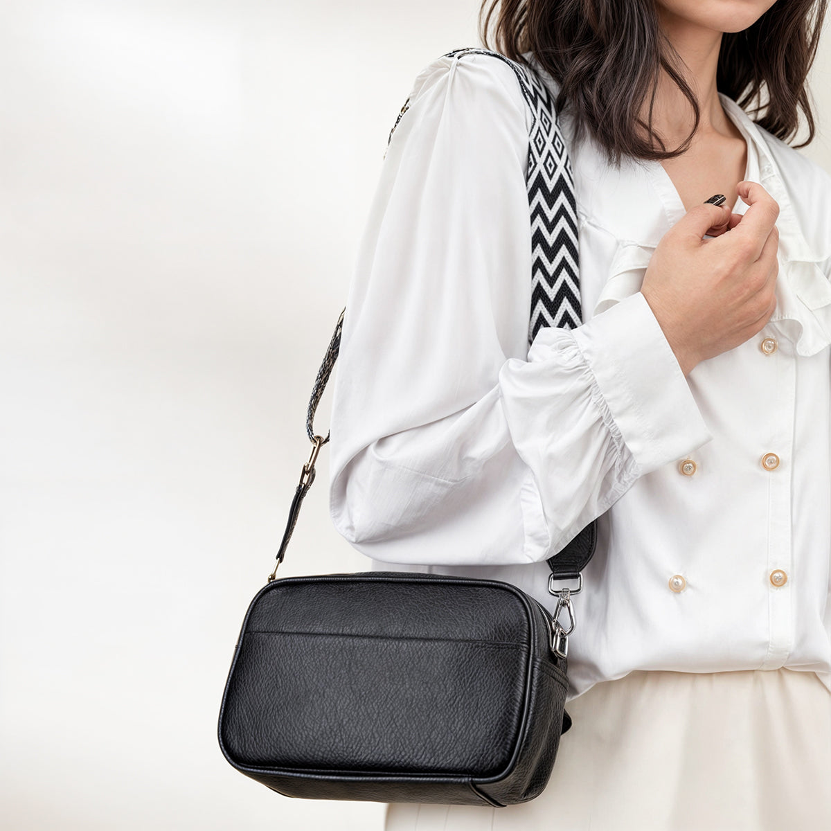 Klasyczna Mini Torebka – Kompaktowy Design na Ramię