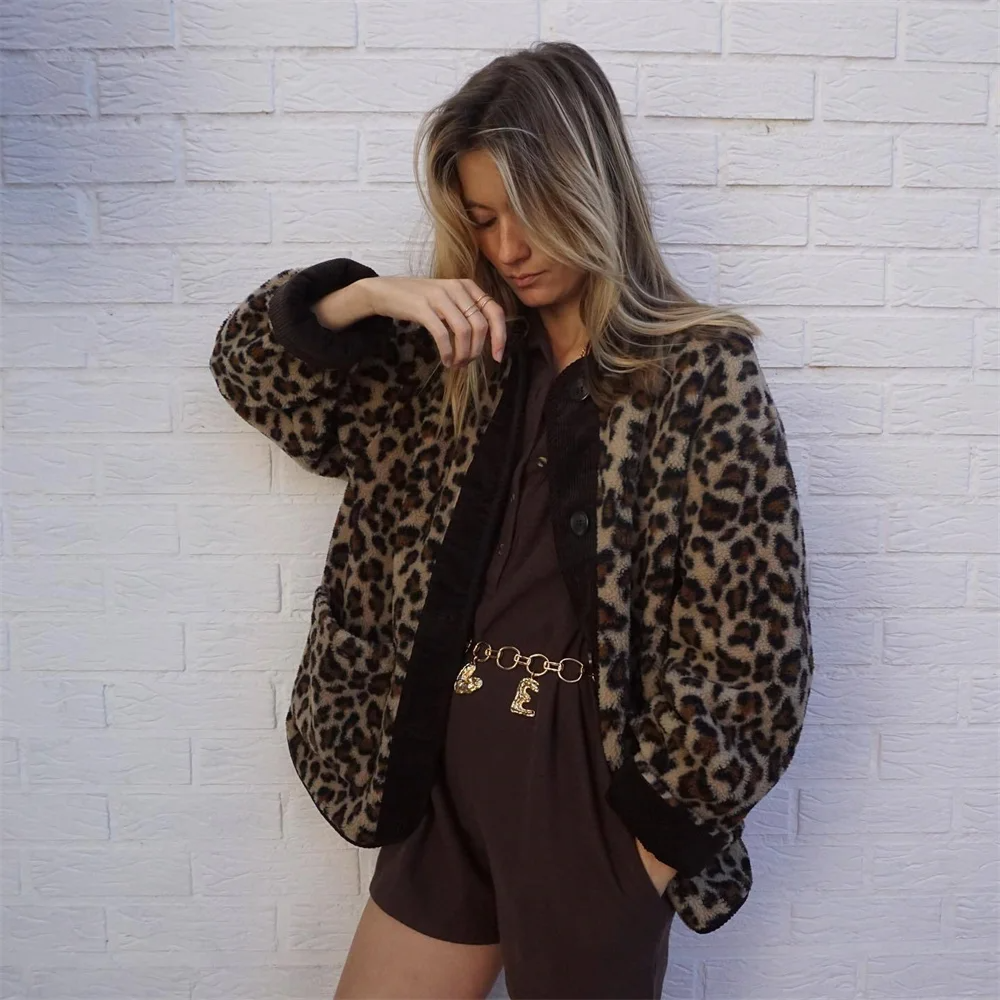 Kardigan W Panterkę – Stylowy Sweter Z Okrągłym Dekoltem