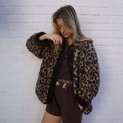 Kardigan W Panterkę – Stylowy Sweter Z Okrągłym Dekoltem