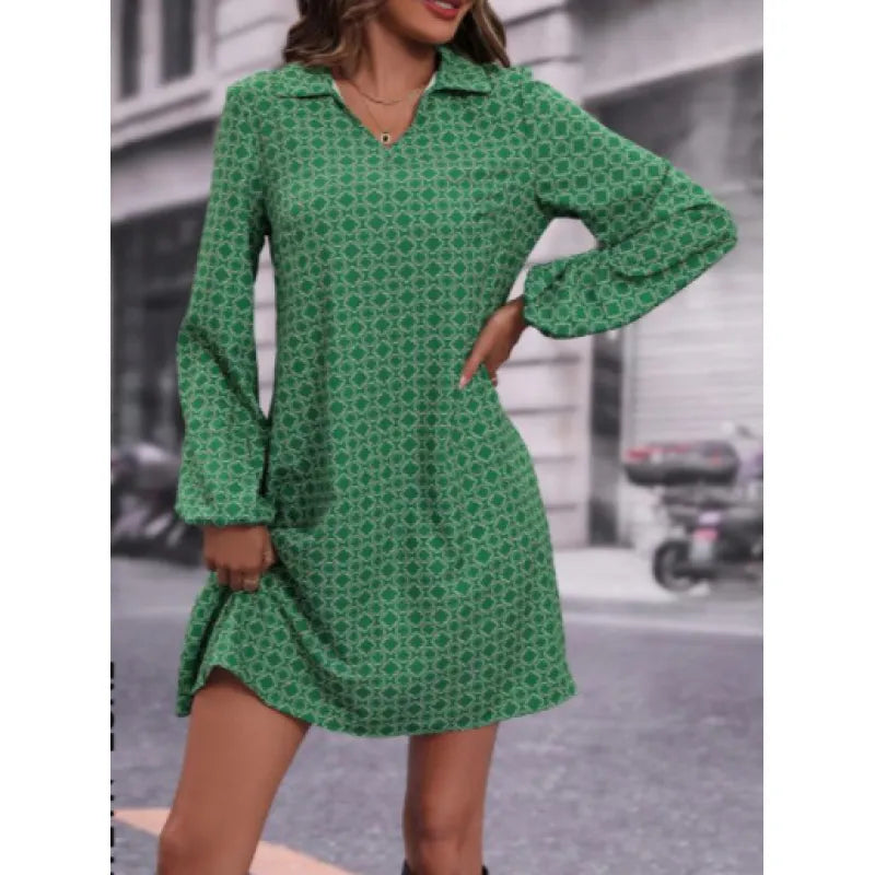 Modna Sukienka Z Nadrukiem I Długim Rękawem | Nowoczesny Design