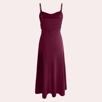 Elegancka maxi sukienka podkreślająca kobiecy styl