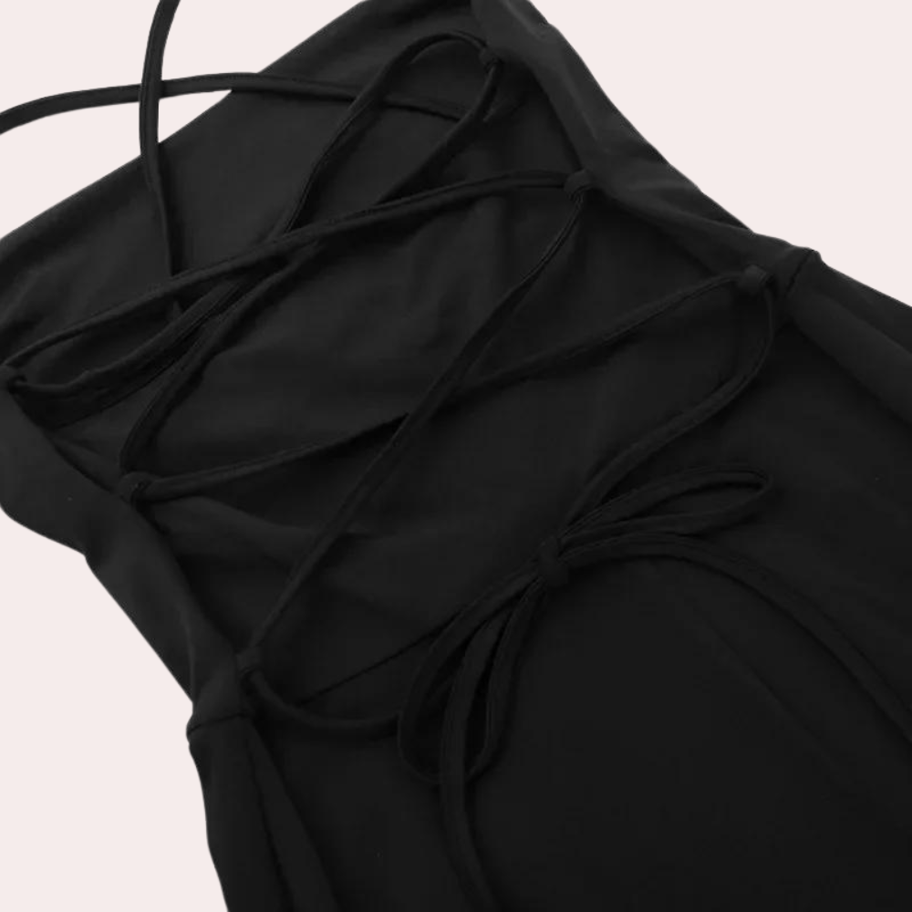 Elegancka maxi sukienka podkreślająca kobiecy styl