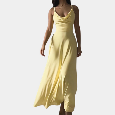 Elegancka maxi sukienka podkreślająca kobiecy styl
