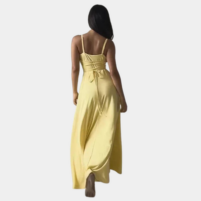 Elegancka maxi sukienka podkreślająca kobiecy styl