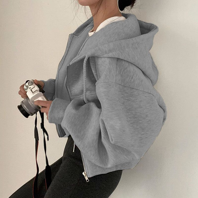 Krótka Zimowa Bluza z Kapturem – Bluza w Stylu Warstwowym