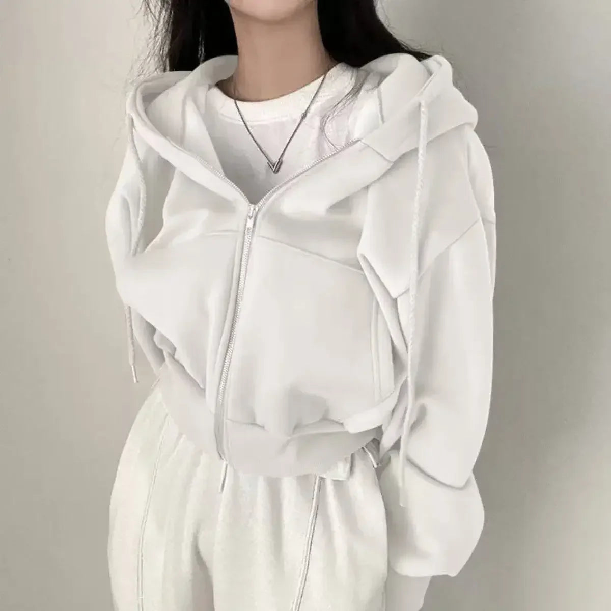 Krótka Zimowa Bluza z Kapturem – Bluza w Stylu Warstwowym